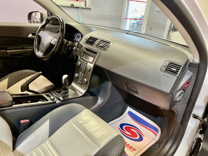 VOLVO C30/1.6D 115CV D2/1MAIN/R-DISIGN/CARNET COMPLET/AN2012/TRES PROPRE