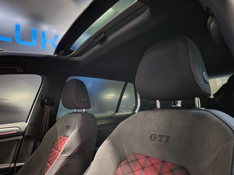 VOLKSWAGEN GOLF VII GTI TCR 2.0 TSI 290cv / TOIT OUVRANT+SIÈGES CHAUFFANTS+CARPLAY+CAMÉRA DE RECUL+E