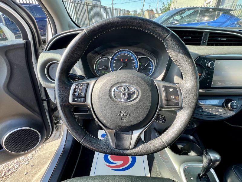 TOYOTA YARIS III  STYLE TOIT PANORAMIQUE 11/2014