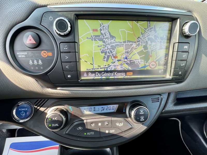 TOYOTA YARIS III  STYLE TOIT PANORAMIQUE 11/2014