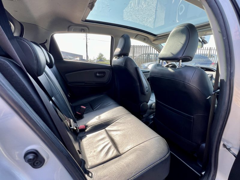 TOYOTA YARIS III  STYLE TOIT PANORAMIQUE 11/2014