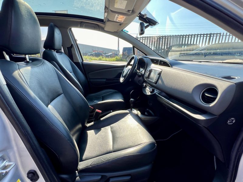 TOYOTA YARIS III  STYLE TOIT PANORAMIQUE 11/2014