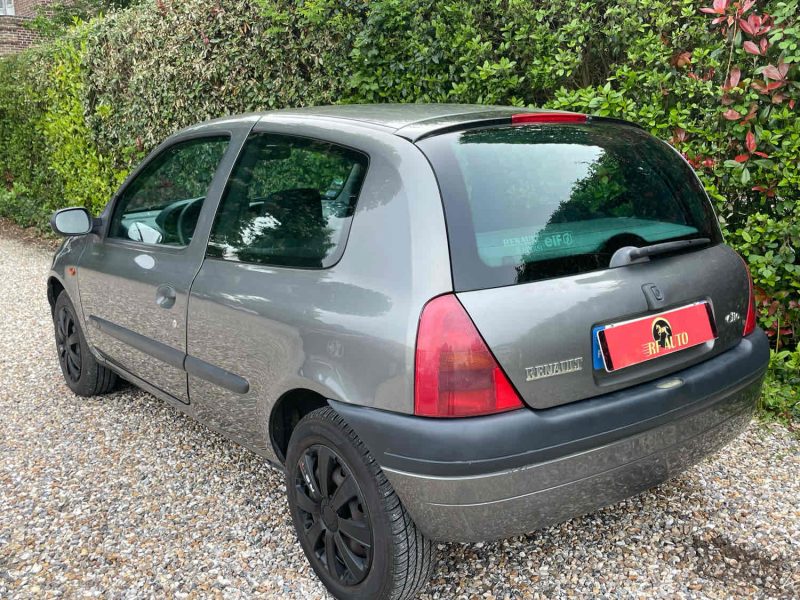 RENAULT CLIO 2001