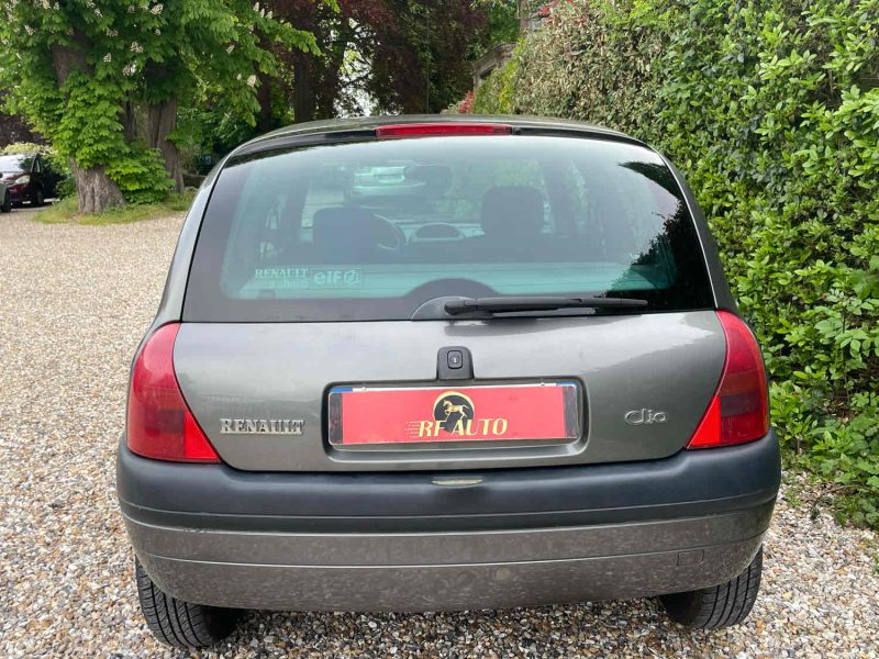RENAULT CLIO 2001
