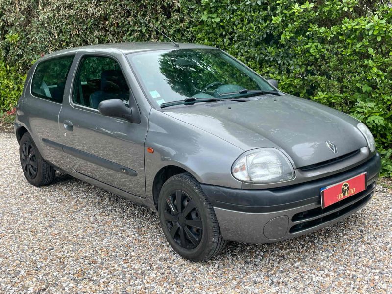 RENAULT CLIO 2001