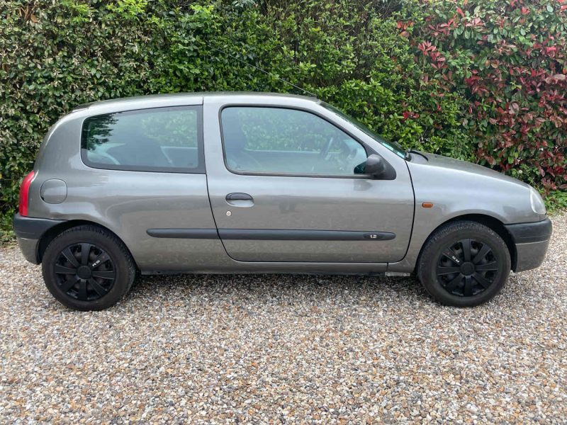 RENAULT CLIO 2001