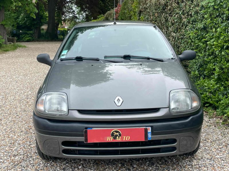 RENAULT CLIO 2001