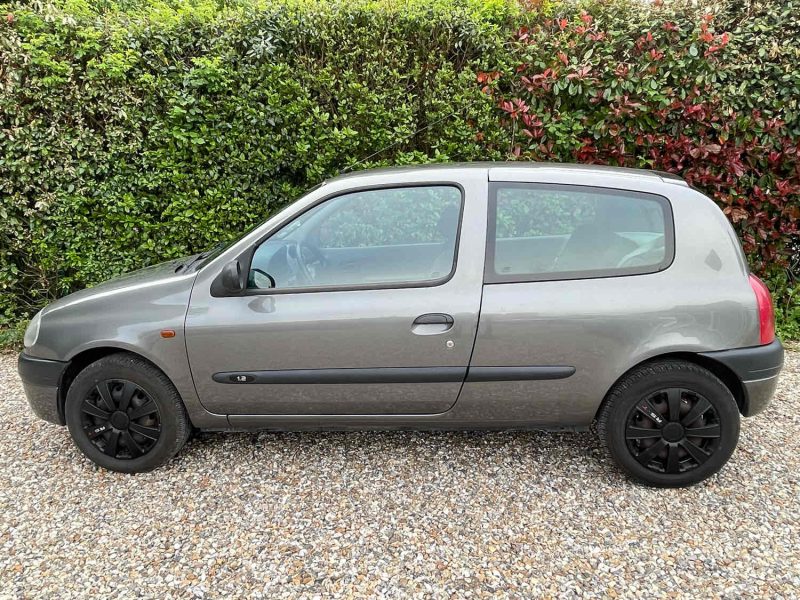 RENAULT CLIO 2001