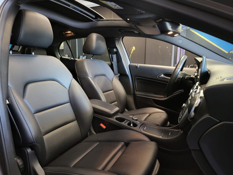 180d 110cv SENSATION TOIT OUVRANT / SELLERIE CUIR / HAYON MOTORISE / KEYLESS / FEUX LED 