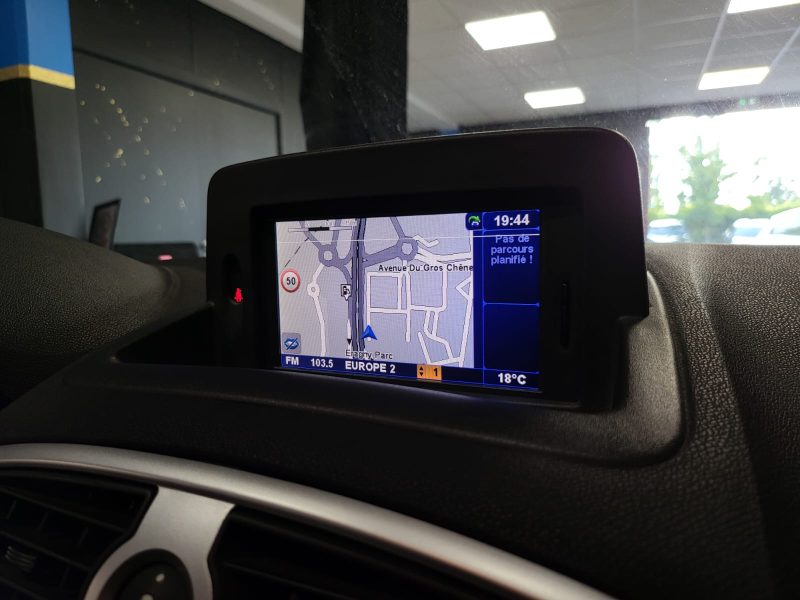 RENAULT CLIO 3 III PHASE 2 1.2 16V 101cv DYNAMIC TOMTOM / CLIM AUTO / DISTRIBUTION FAITE