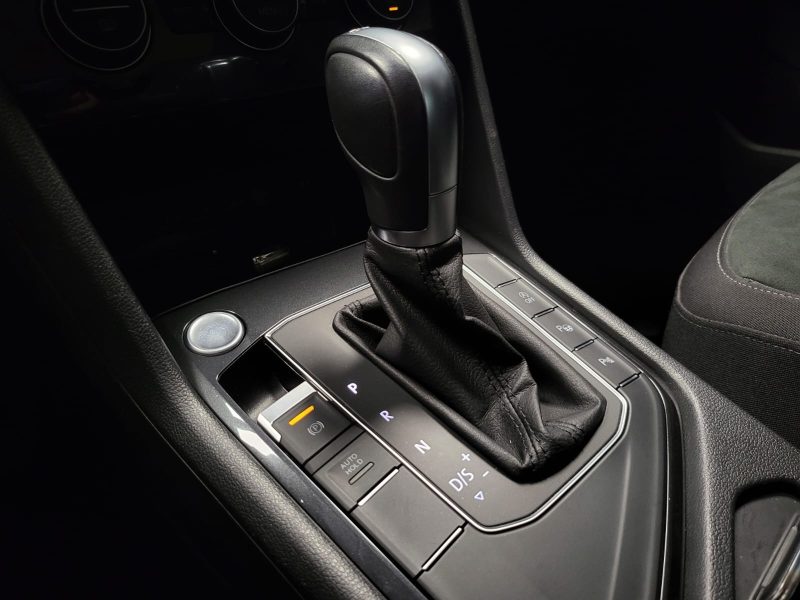 VOLKSWAGEN TIGUAN 2.0 TDI 150cv CARAT / TOIT OUVRANT+CARPLAY+CAMÉRA DE RECUL+VIRTUAL COCKPIT+FULL EN