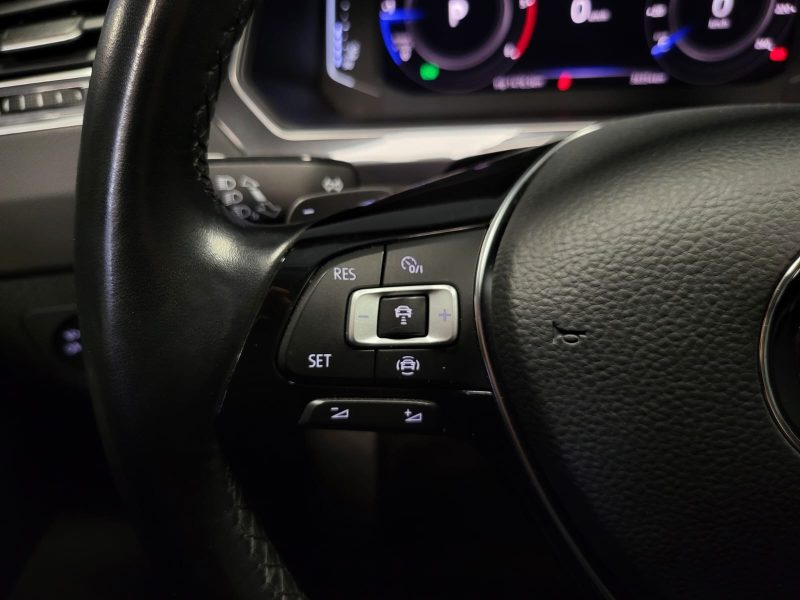 VOLKSWAGEN TIGUAN 2.0 TDI 150cv CARAT / TOIT OUVRANT+CARPLAY+CAMÉRA DE RECUL+VIRTUAL COCKPIT+FULL EN