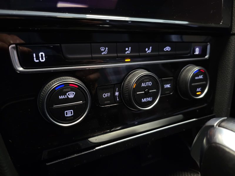 VOLKSWAGEN GOLF VII GTI PERFORMANCE 2.0 245cv DSG7 / APPLE CARPLAY  / CAMERA DE RECUL / TOIT OUVRANT