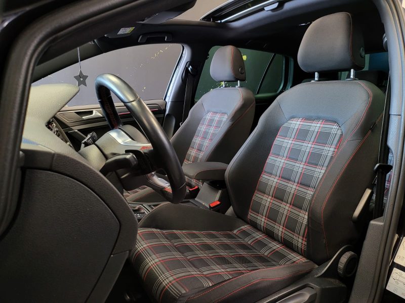 VOLKSWAGEN GOLF VII GTI PERFORMANCE 2.0 245cv DSG7 / APPLE CARPLAY  / CAMERA DE RECUL / TOIT OUVRANT