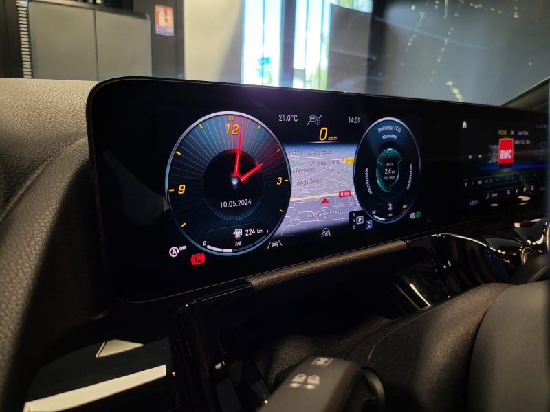 MERCEDES GLA 220d 190cv 4MATIC EDITION ONE AMG LINE 1ER MAIN / TOIT OUVRANT / 360 / SIEGES ELEC / RE