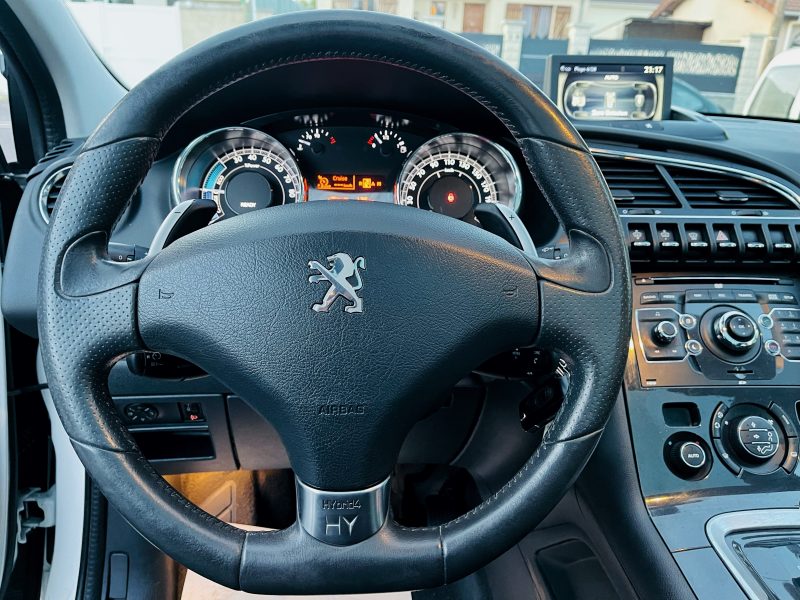 PEUGEOT 3008 HYBRID4 2012