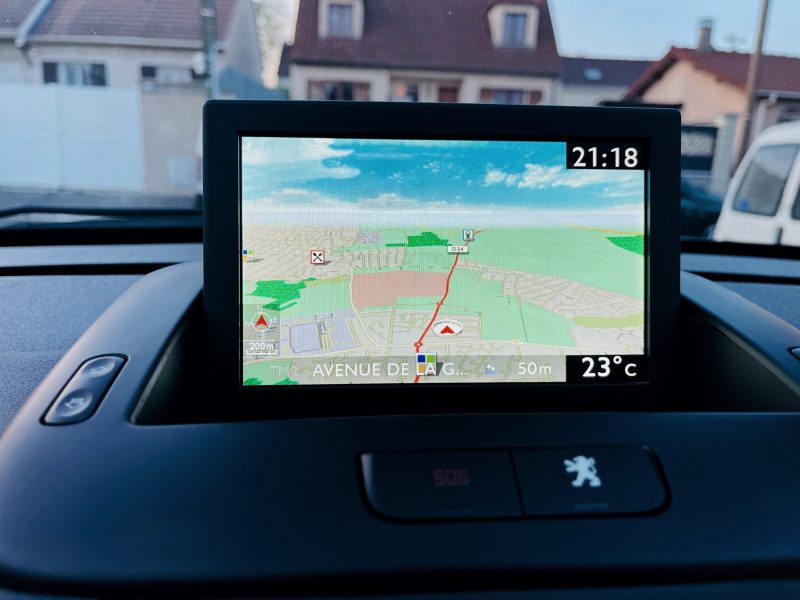 PEUGEOT 3008 HYBRID4 2012