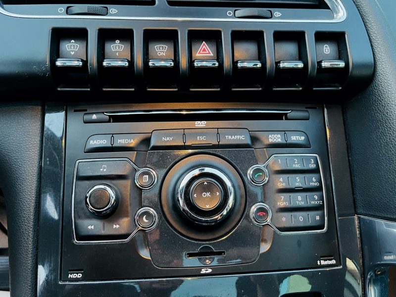 PEUGEOT 3008 HYBRID4 2012