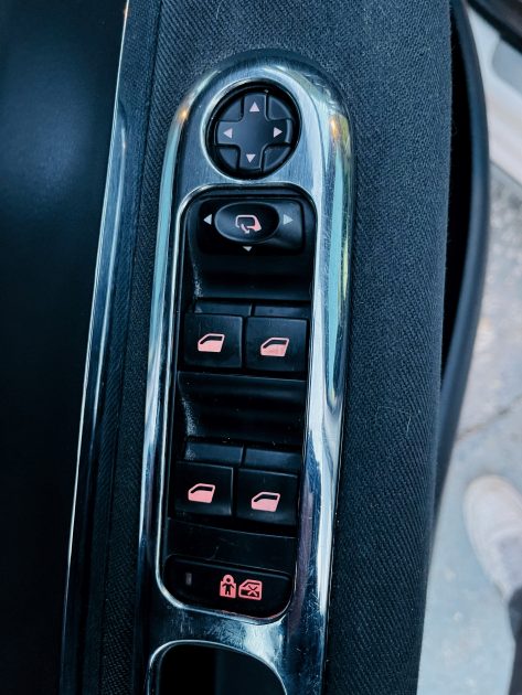 PEUGEOT 3008 HYBRID4 2012