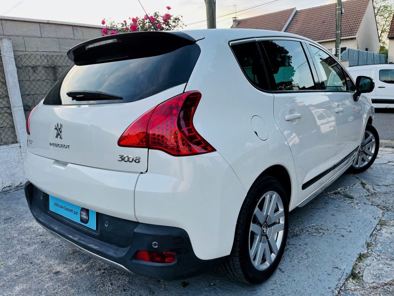 PEUGEOT 3008 HYBRID4 2012