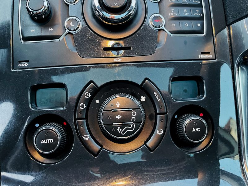 PEUGEOT 3008 HYBRID4 2012