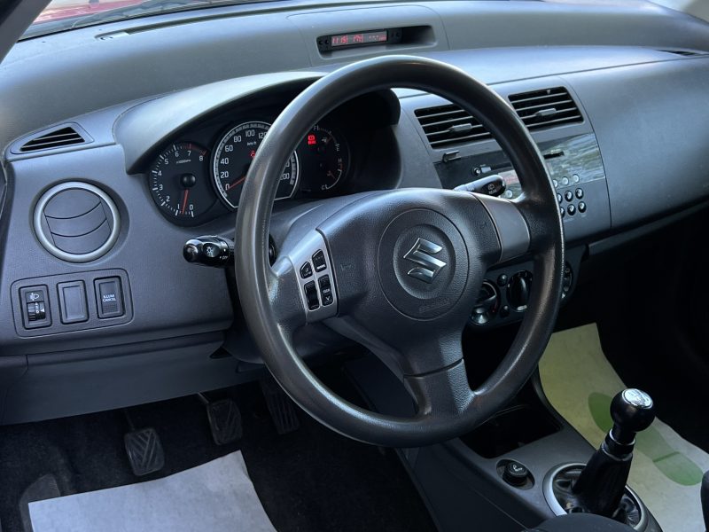 SUZUKI SWIFT III 1.3 VVT 93 Cv BLUETOOTH / 5 PLACES - Garantie 1 an