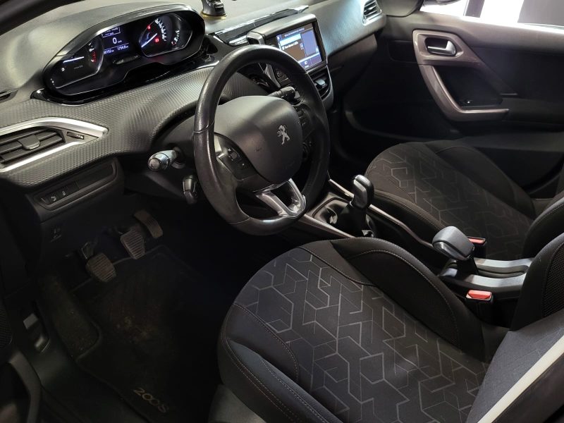 PEUGEOT 2008 1.2 PURE TECH 82cv STYLE / AIDE PARKING ARRIERE / BLUETOOTH / GPS