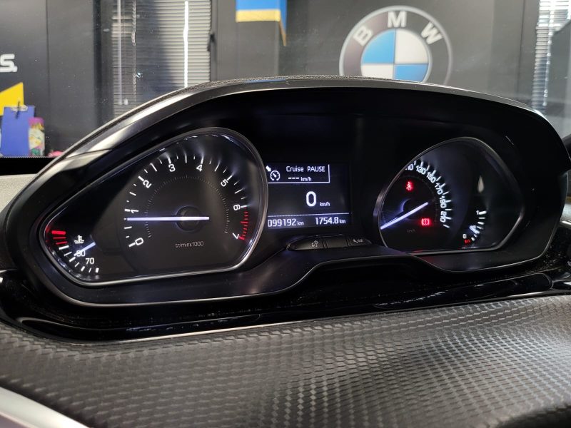 PEUGEOT 2008 1.2 PURE TECH 82cv STYLE / AIDE PARKING ARRIERE / BLUETOOTH / GPS