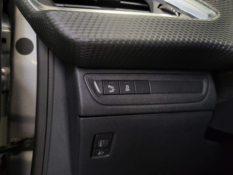 PEUGEOT 2008 1.2 PURE TECH 82cv STYLE / AIDE PARKING ARRIERE / BLUETOOTH / GPS