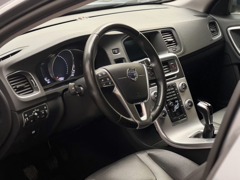 VOLVO S60 D2 120CH SUMMUM
