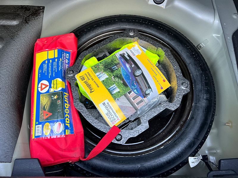 PEUGEOT 407 PHASE 2 1.6 HDI 110 Cv GPS BLUETOOTH REGULATEUR & LIMITEUR / 99 900 Kms - GARANTIE 1 AN