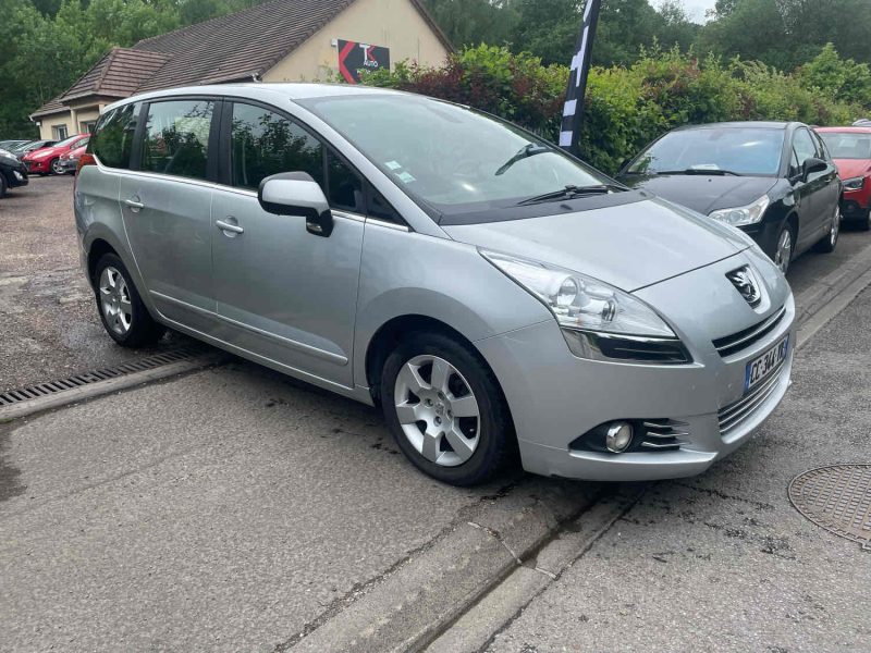 PEUGEOT 5008 1.6HDI 110CV
