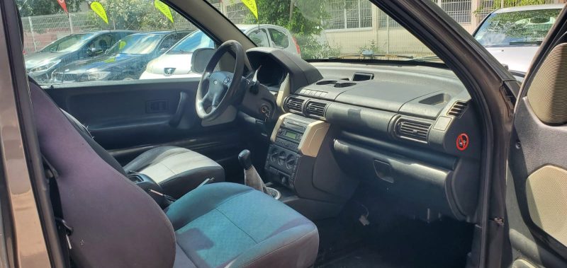 Land-rover FREELANDER 2.0l TD4 112ch, *Hard-top*, *Toit ouvrant*, *Attelage*