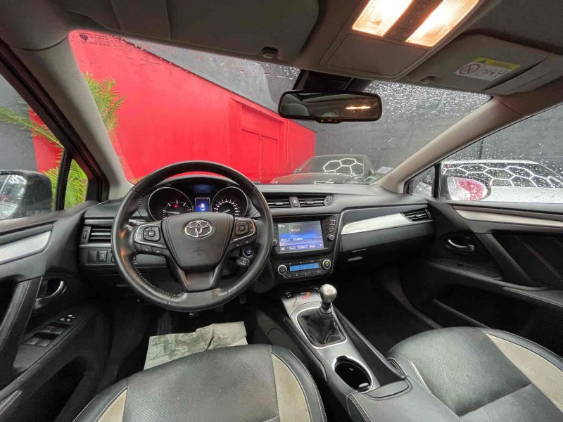 TOYOTA AVENSIS 2015