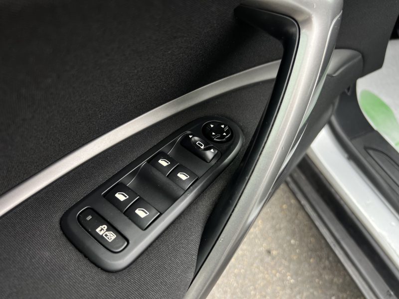 CITROEN C5 II PHASE 2 1.6 VTI 120 Cv PREMIERE MAIN / BOITE AUTOMATIQUE 47 700 Kms - Garantie 1 an