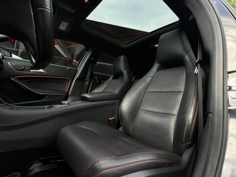 MERCEDES CLASSE A III 250 4MATIC FASCINATION 2.0 211 Cv TOIT OUVRANT APPLE & ANDROID Garantie 1 an