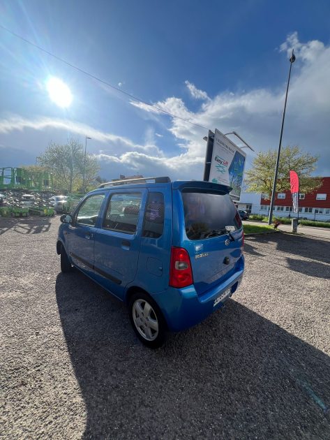 SUZUKI WAGON R+ Berline bicorps trois ou cinq portes 2005