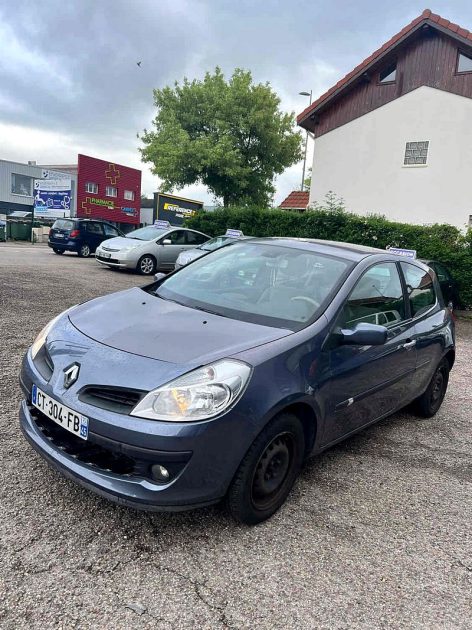 RENAULT CLIO III 2006 véhicule, vendu en état, sans garantie, sans contrôle 