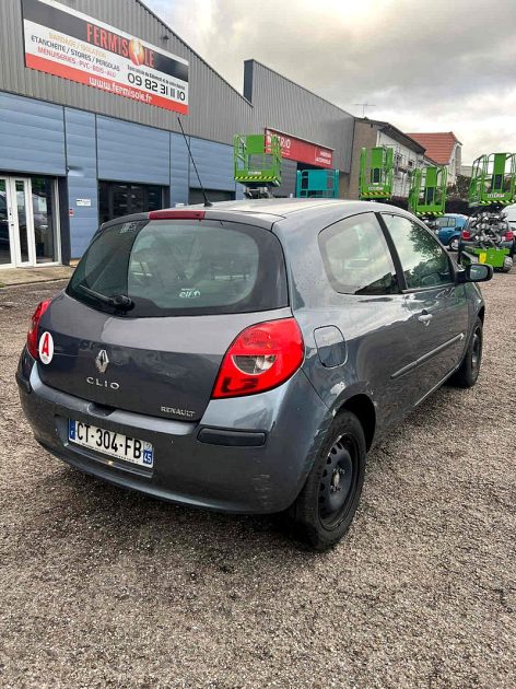 RENAULT CLIO III 2006 véhicule, vendu en état, sans garantie, sans contrôle 