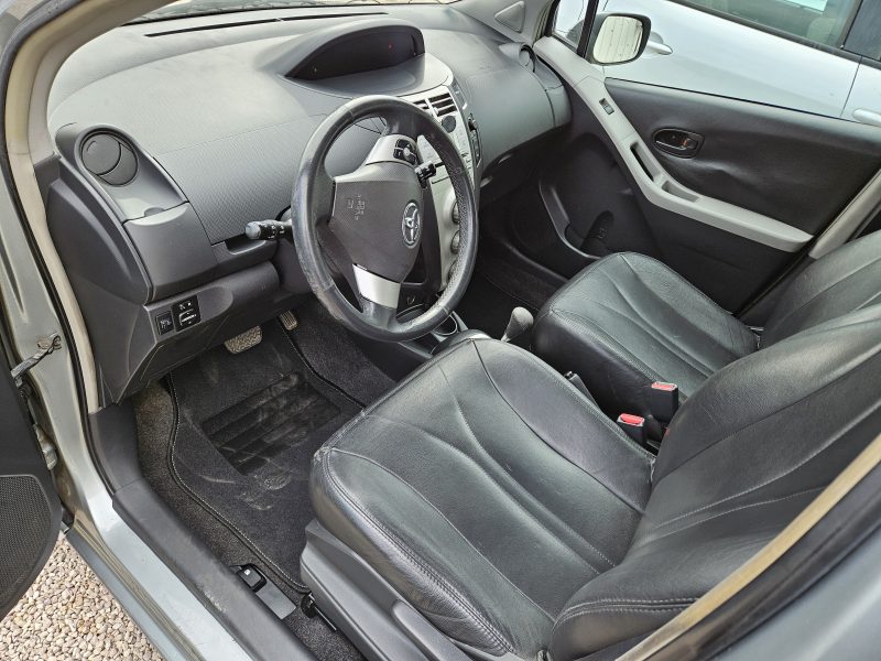 TOYOTA YARIS 2006