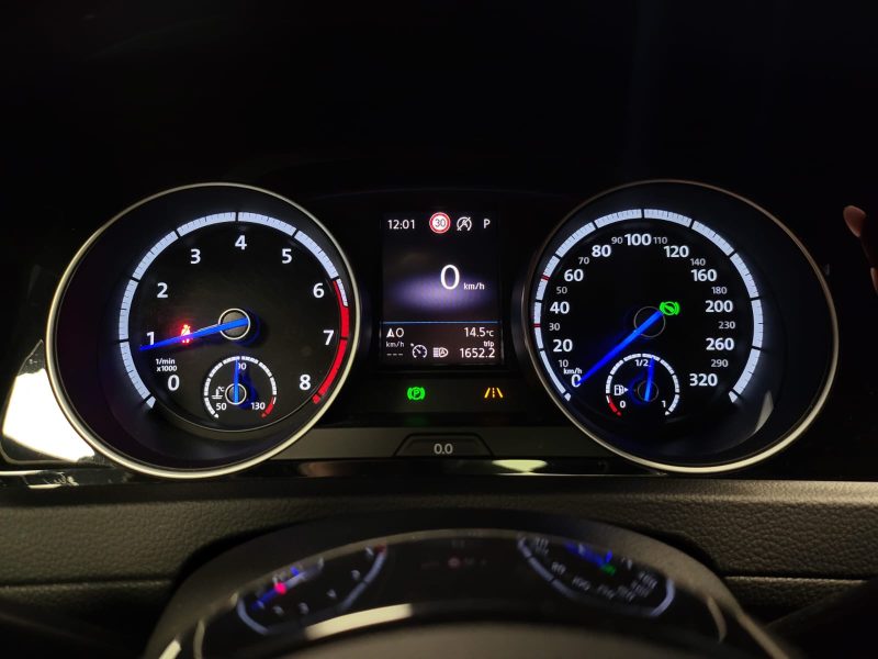 VOLKSWAGEN GOLF VII R 2.0 DSG7 4MOTION 300cv / SUIVI VOLKSAWAGEN / TOIT OUVRANT / CAMERA / KEYLESS