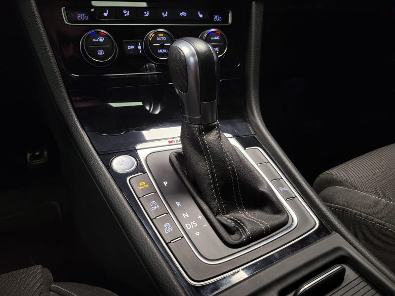 VOLKSWAGEN GOLF VII R 2.0 DSG7 4MOTION 300cv / SUIVI VOLKSAWAGEN / TOIT OUVRANT / CAMERA / KEYLESS