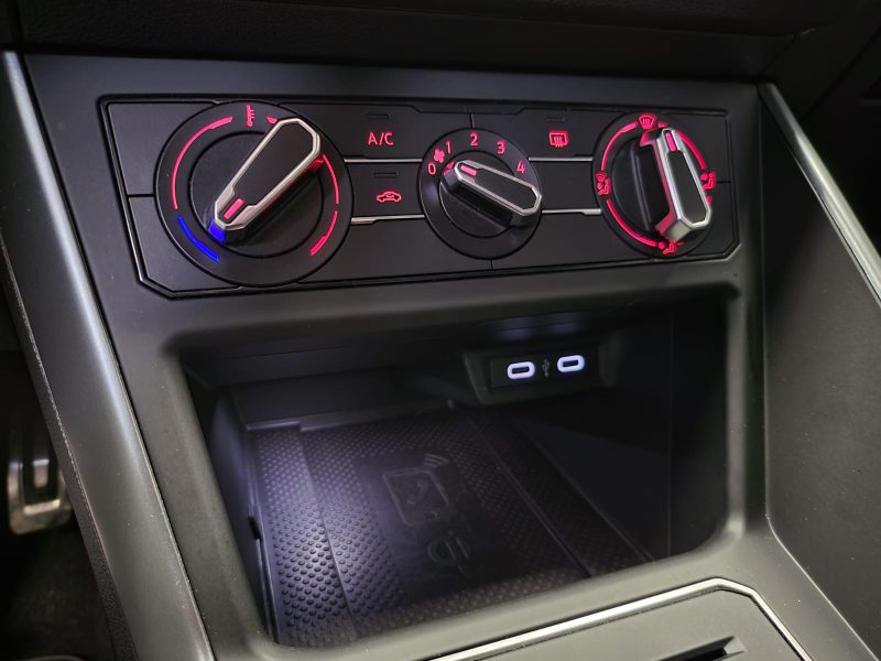 VOLKSWAGEN POLO 1.0 TSI 95cv ACTIVE VIRTUAL COCKPT / CARPLAY / SUIVI COMPLET VOLKSWAGEN