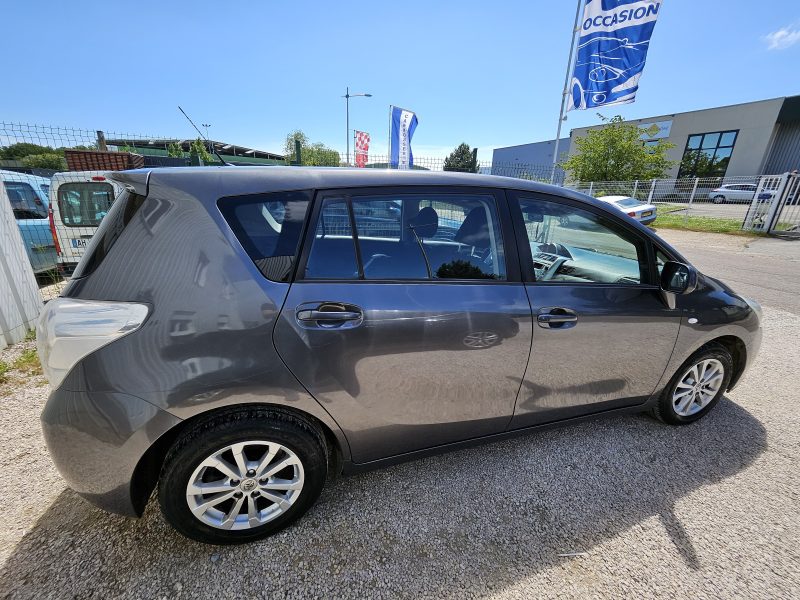 TOYOTA VERSO 2011