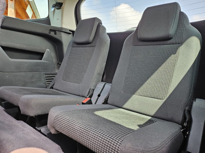 PEUGEOT 5008 1.6L HDi 112cv "STYLE" 7 Places_Toit Panno / REVISER_GARANTIE