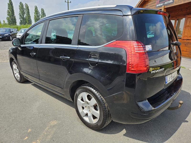 PEUGEOT 5008 1.6L HDi 112cv "STYLE" 7 Places_Toit Panno / REVISER_GARANTIE