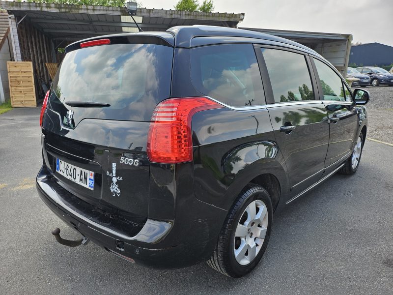 PEUGEOT 5008 1.6L HDi 112cv "STYLE" 7 Places_Toit Panno / REVISER_GARANTIE