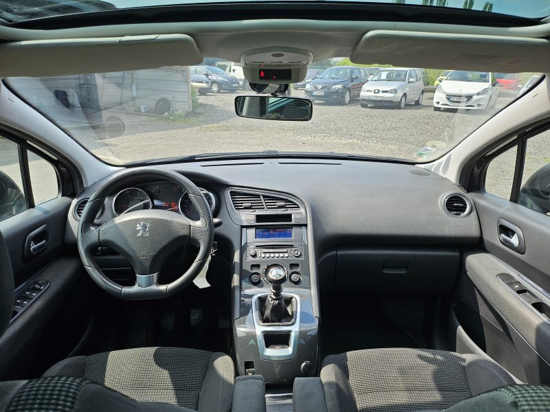 PEUGEOT 5008 1.6L HDi 112cv "STYLE" 7 Places_Toit Panno / REVISER_GARANTIE