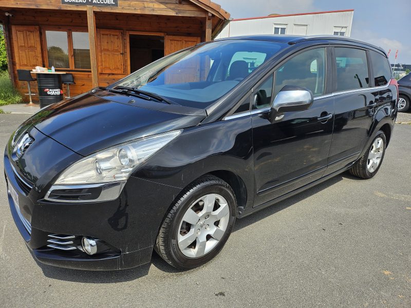 PEUGEOT 5008 1.6L HDi 112cv "STYLE" 7 Places_Toit Panno / REVISER_GARANTIE