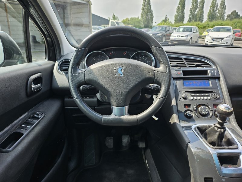 PEUGEOT 5008 1.6L HDi 112cv "STYLE" 7 Places_Toit Panno / REVISER_GARANTIE